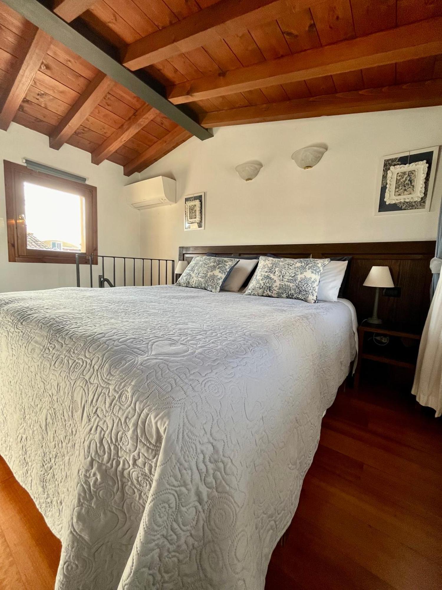Porto Valentino Apartment Sirmione Exterior photo