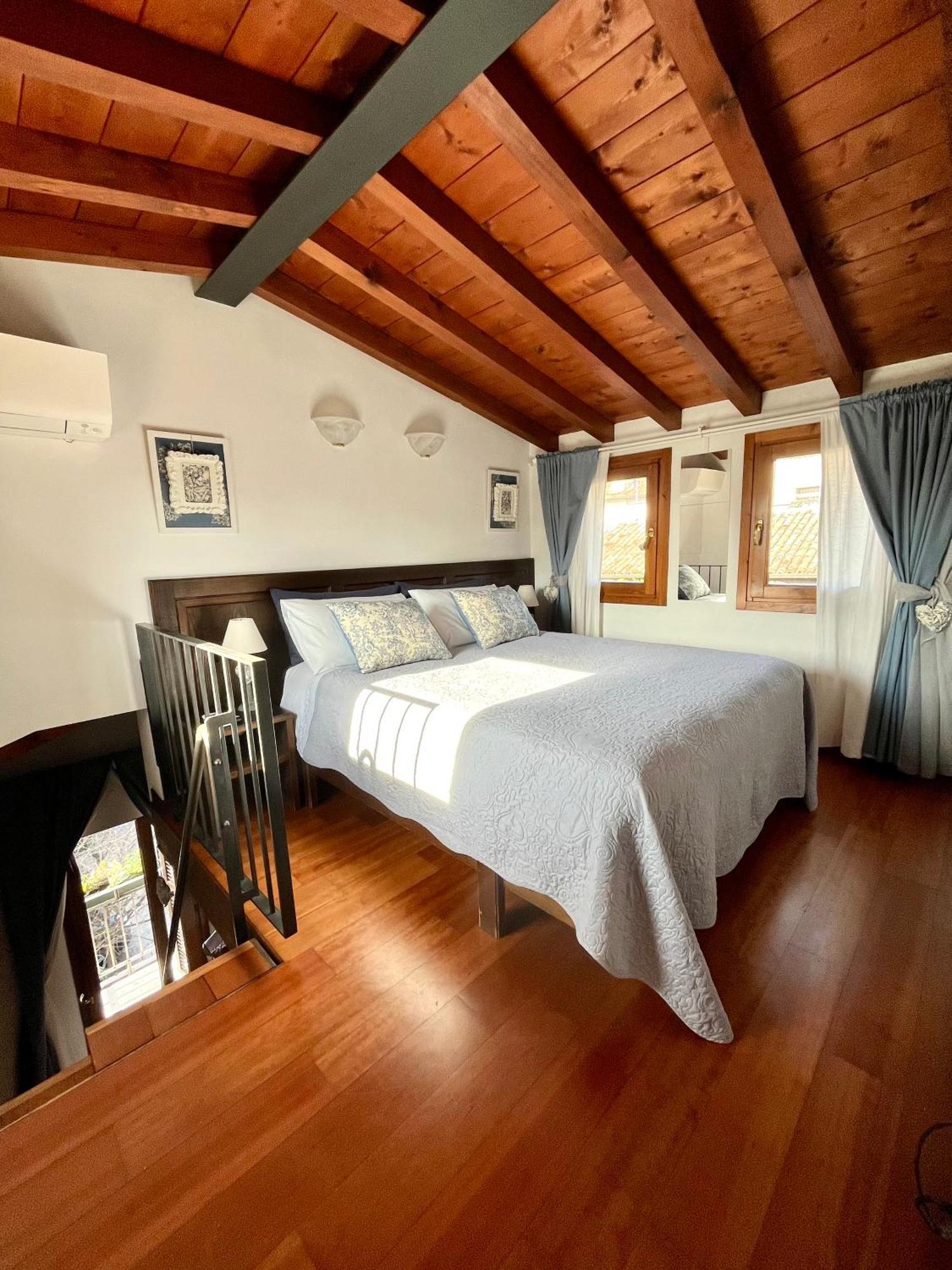Porto Valentino Apartment Sirmione Exterior photo