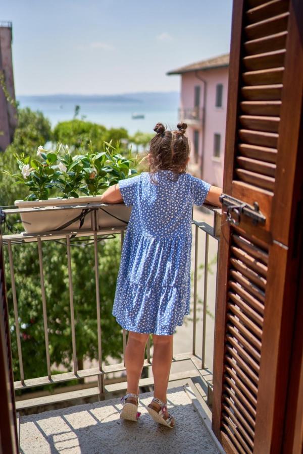 Porto Valentino Apartment Sirmione Exterior photo